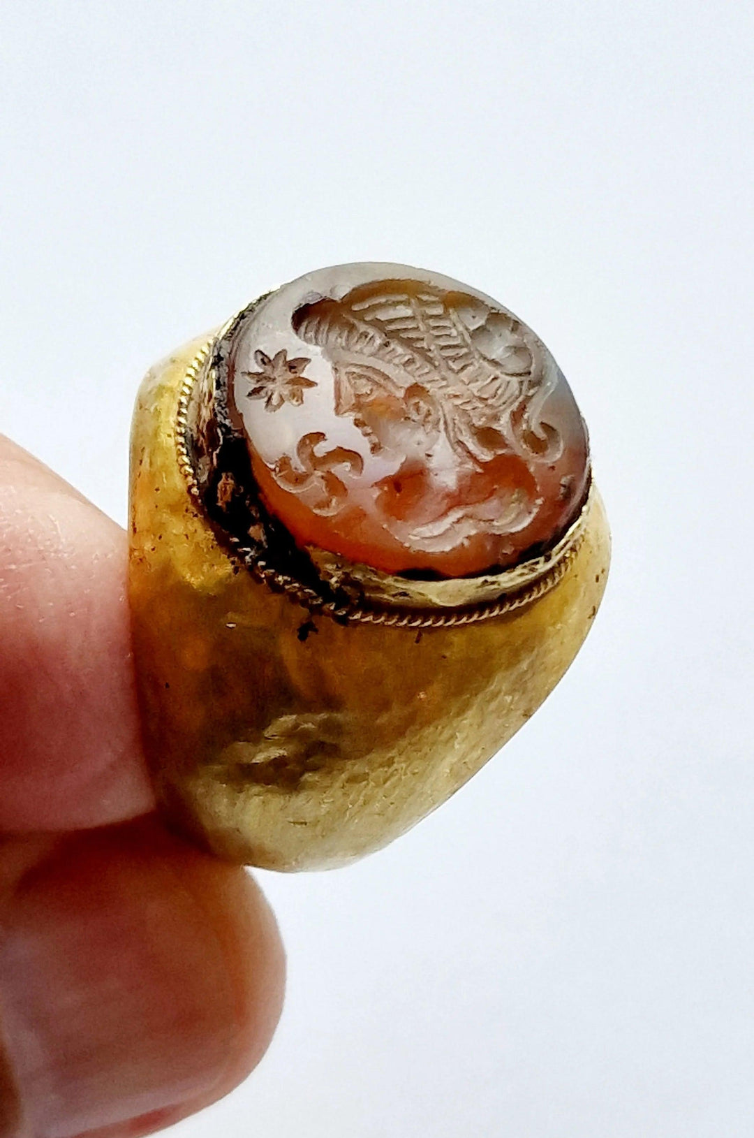 Sasanian Gold Ring with Ruler Intaglio - 1st Millennium CE | Iranian Royal Family