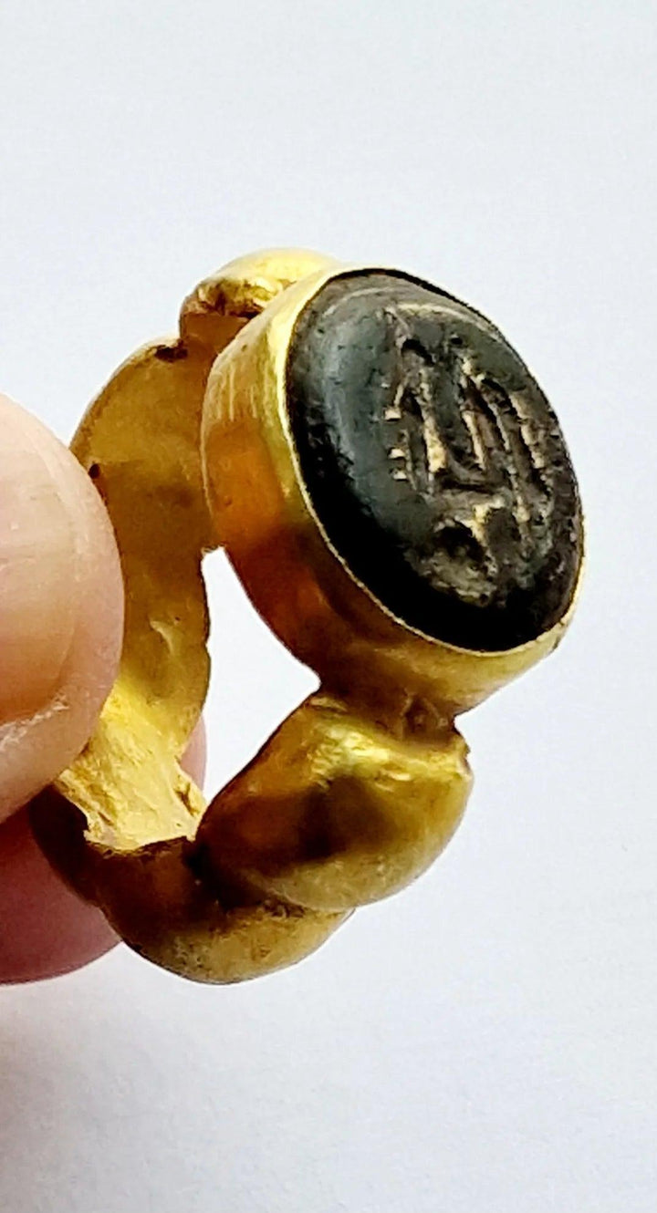 Mesopotamian Gold Ring with Copper Intaglio - 1st Millennium CE | Iranian Royal Family