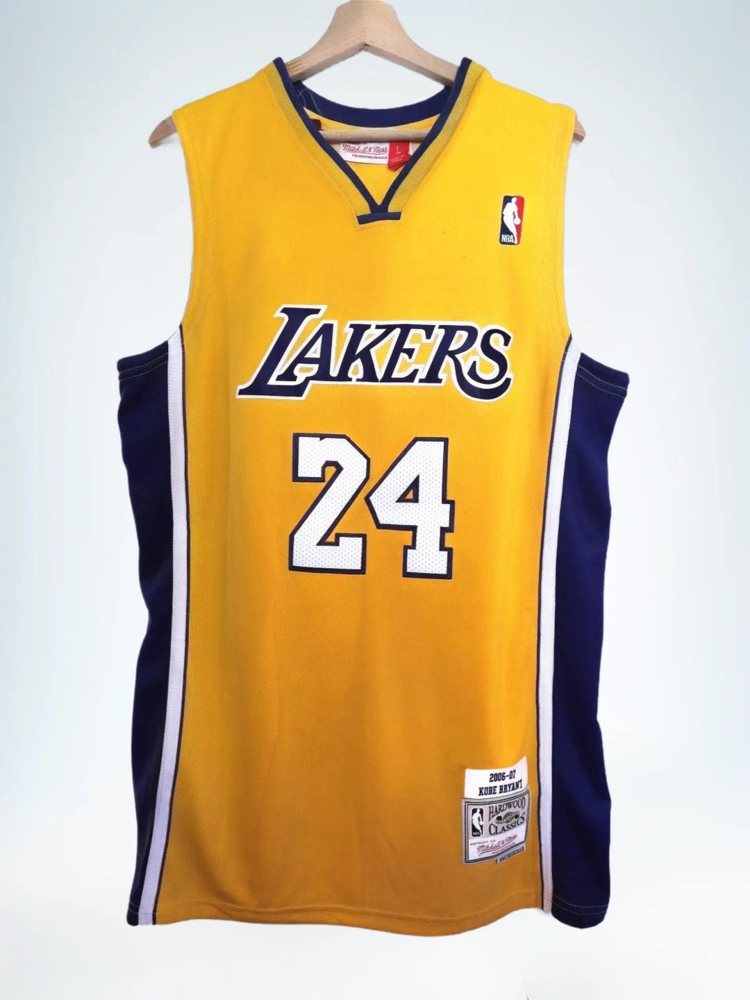 Kobe Bryant 24 LA Lakers 2006-2007 Home - Signed Basketball Jersey | From nr. 8 to nr. 24