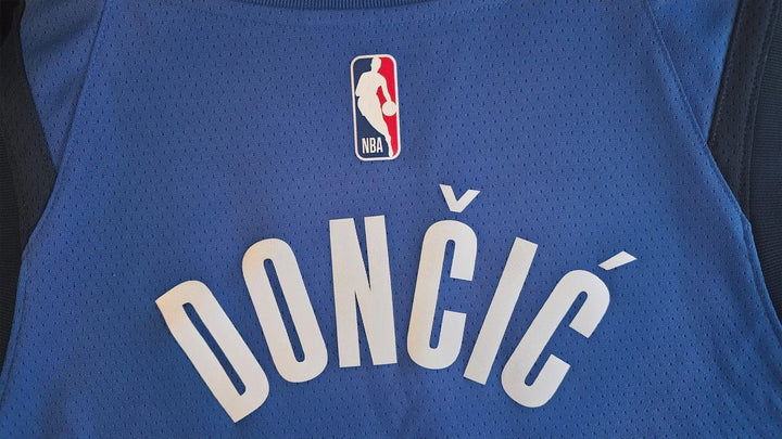 Luka Dončić 77 Dallas Mavericks 2020-2021 - Signed Navy Blue Jersey | Panini Authenticated