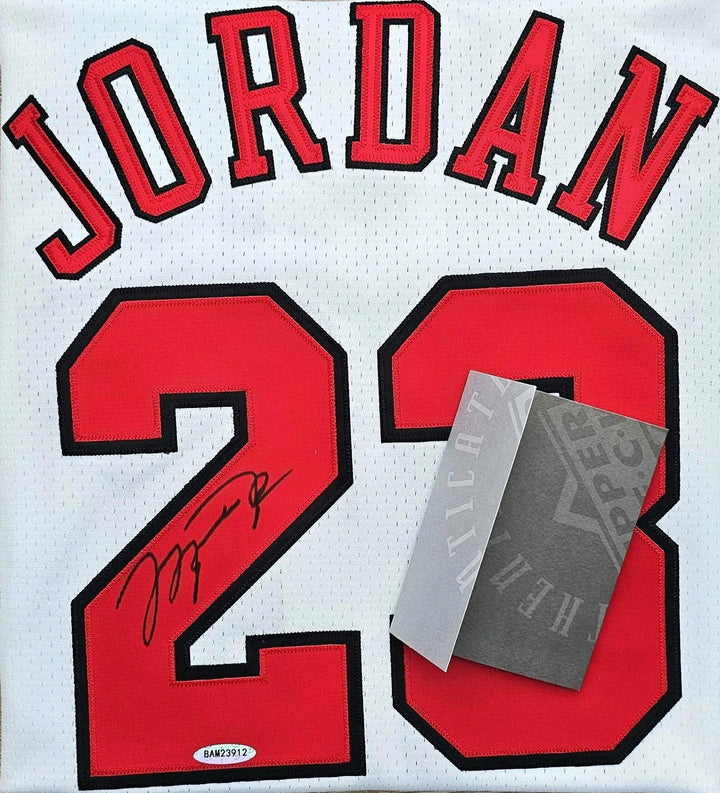 Michael Jordan 23 Chicago Bulls 1997-1998 White - Signed Basketball Shirt | Upper Deck UDA