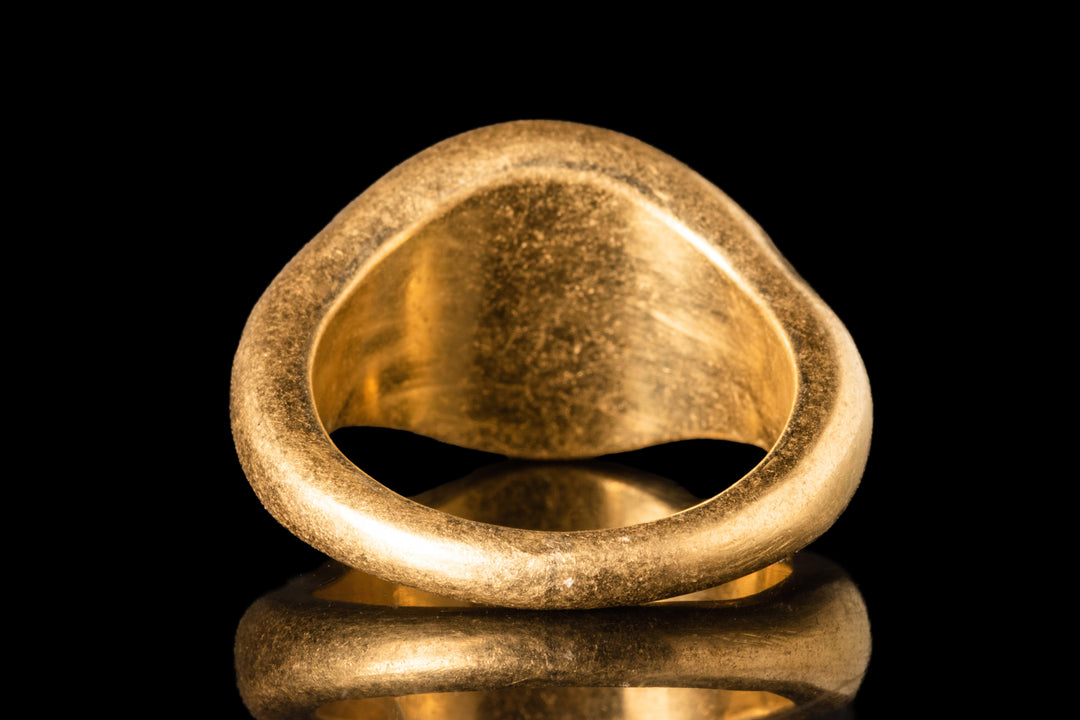 Romeinse Rijk Grote Gouden Ring met Carneool | Overwinning Intaglio