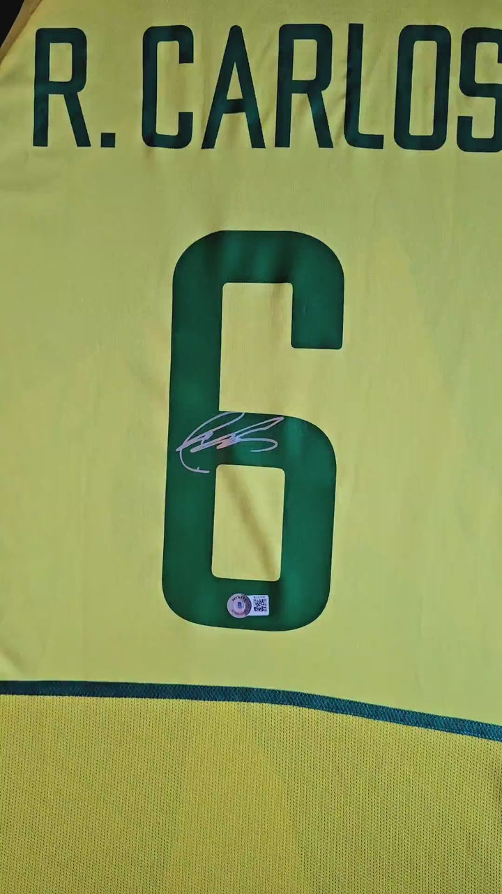 Roberto Carlos 6 Brazilië WK 2002 - Gesigneerd voetbalshirt | Beckett Certificaat en Luxe Frame